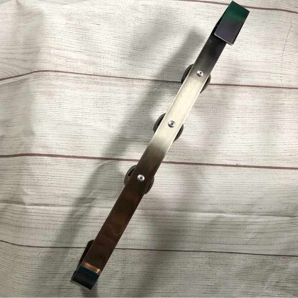 NWOT Brushed Nickel Over-The-Door Wreath Hanger with Bells - Picture 5 of 13